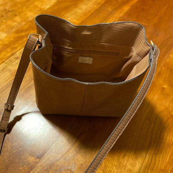 A New Day Bucket Bag - Picture 3 of 5
